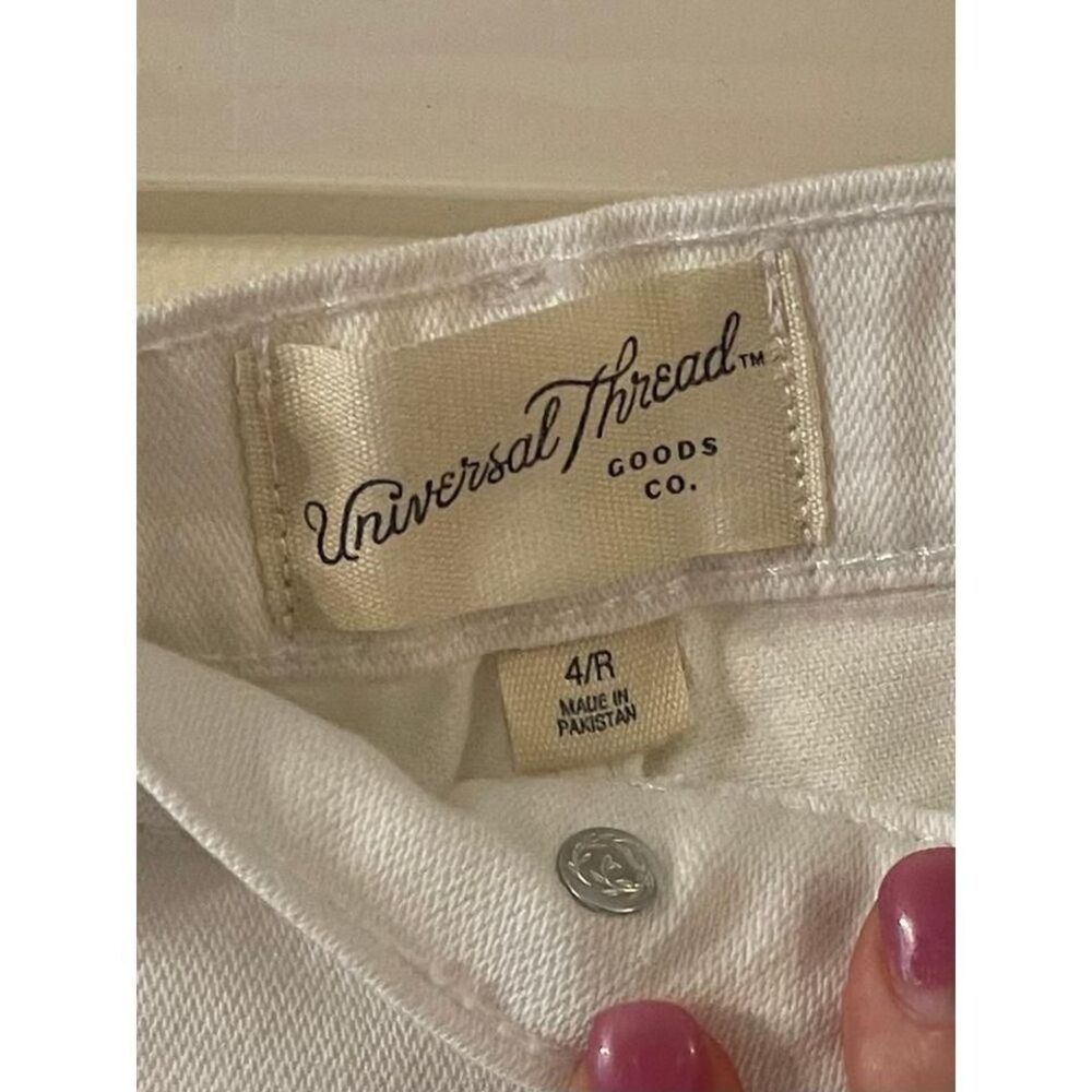 Universal Thread‎ White Denim Shorts | Raw Hem | Size 4 - Picture 3 of 4